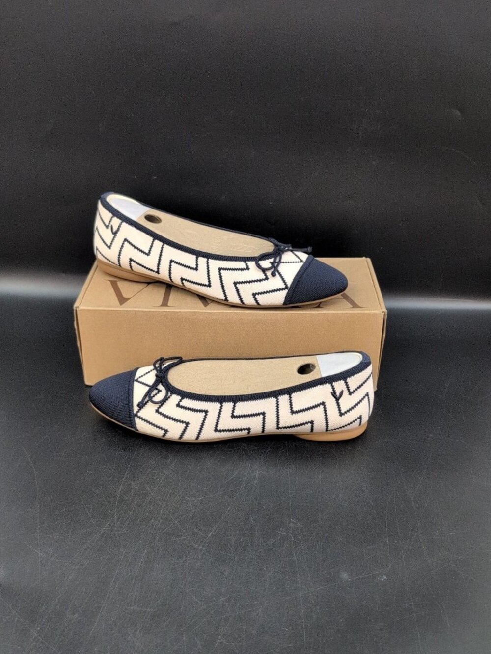 Vivaia Tiana Knit Almond Toe Bow Womens Flats US 9-9.5 Cream Ivory V Print